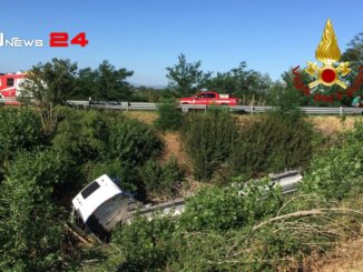 Incidente stradale a Castiglione del lago, Tir distrugge uscita Raccordo Perugia Bettolle