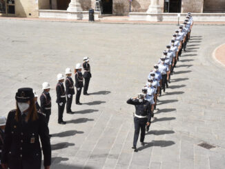 La cerimonia di giuramento dei 18 agenti della polizia locale di Perugia