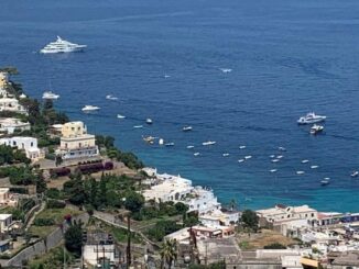 Capri, minibus esce di strada e precipita: feriti, non risultano morti