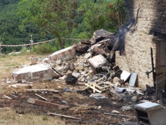 Esplosione Valfabbrica, una perdita di gas ha sventrato l’abitazione
