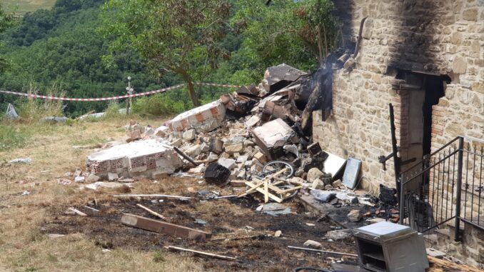 Esplosione Valfabbrica, una perdita di gas ha sventrato l’abitazione