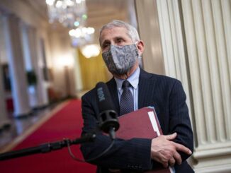 Delta, Fauci, stesso livello virus in positivi vaccinati e non vaccinati