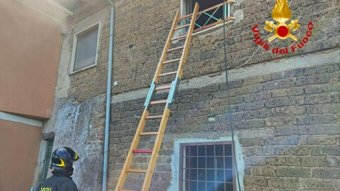 Panico a Calvi dell'Umbria per incendio abitazione nella frazione di Colle Accetta