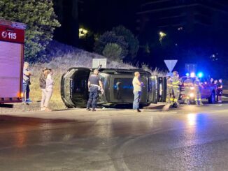 Incidente a Perugia, Range Rover si rovescia su un fianco