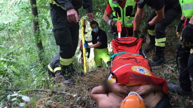 Va a pesca e scivola nel fiume Tevere a Miralduolo, salvato da Vigili del fuoco e Sasu