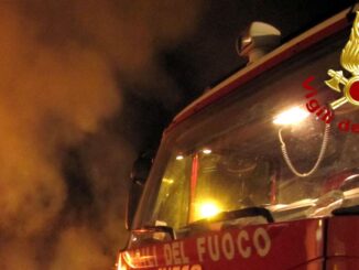Incendio in rifugio di fortuna, ferito un uomo di 59 anni
