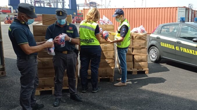 Gdf Ravenna blocca importazione palloni 2.100 contraffatti dalla Cina
