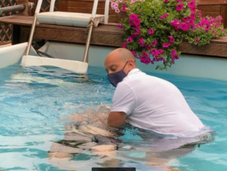 Testimoni di Geova, battesimi in piscine private al congresso del 2021