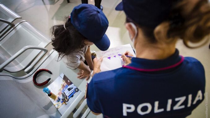 Polizia di Stato e i bambini afghani, accolti i piccoli profughi