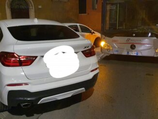 Troppa gente in giro a Perugia, centro chiuso e bus bloccato da auto
