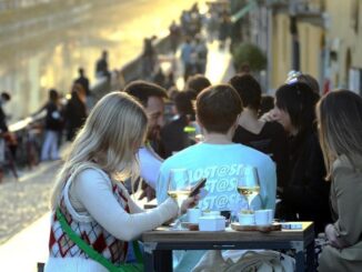 Green pass Italia, obbligo da venerdì 6 agosto: le regole