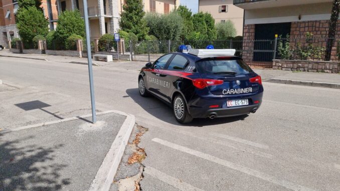 Carabinieri fermano spacciatore nel centro di Bastia Umbra