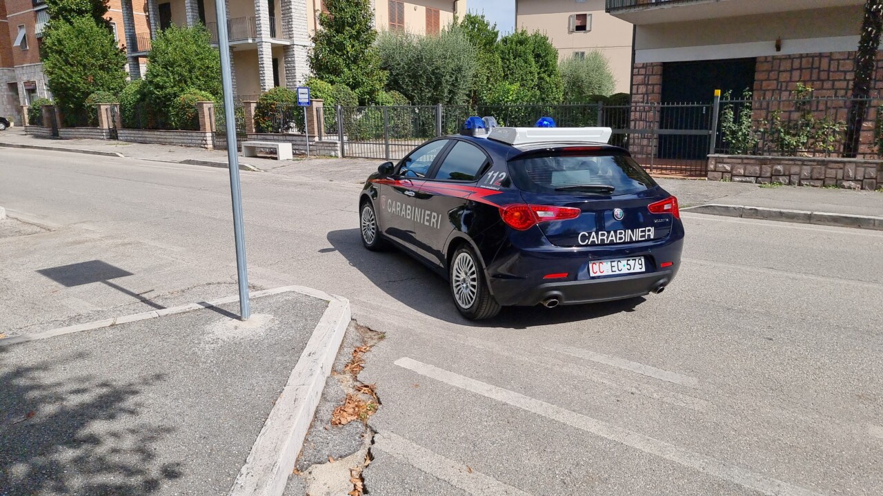 Carabinieri fermano spacciatore nel centro di Bastia Umbra