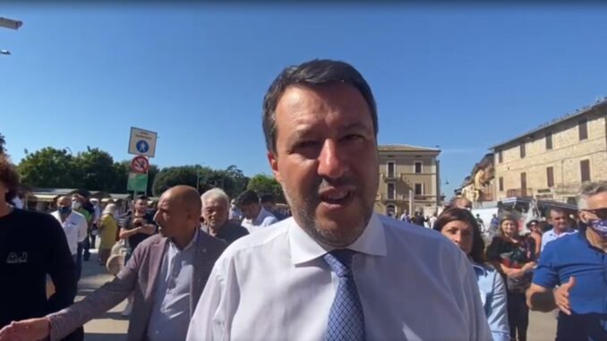 La Lega cresce nei sondaggi, lo ha comunicato Matteo Salvini su WhatsApp