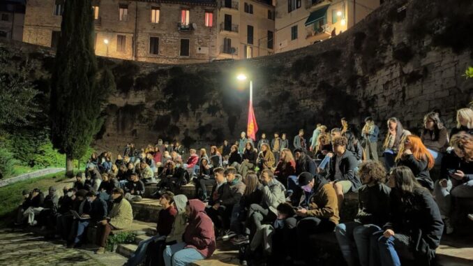 UDU, assemblea pubblica per la completa riapertura degli spazi universitari, oltre un centinaio di studenti in presenza