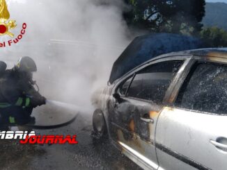 Incendio sulla E45, tra Resina e Pierantonio, in fiamme una Peugeot, nessun ferito