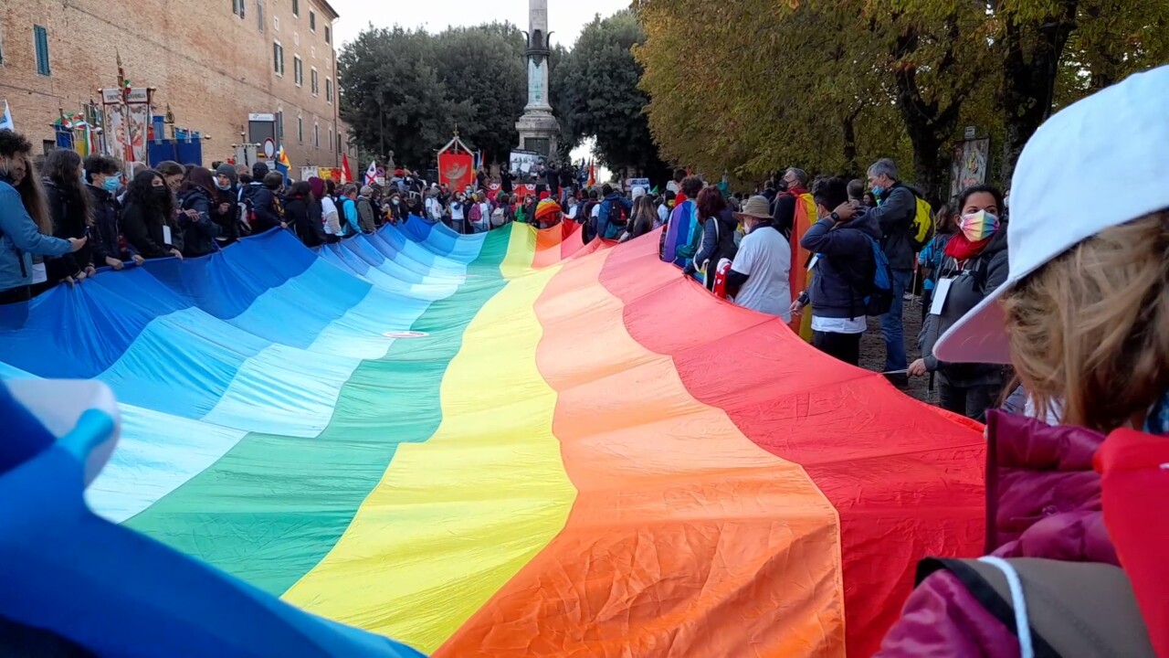 La Marcia PerugiAssisi è cominciata, giorno dopo delle proteste romane