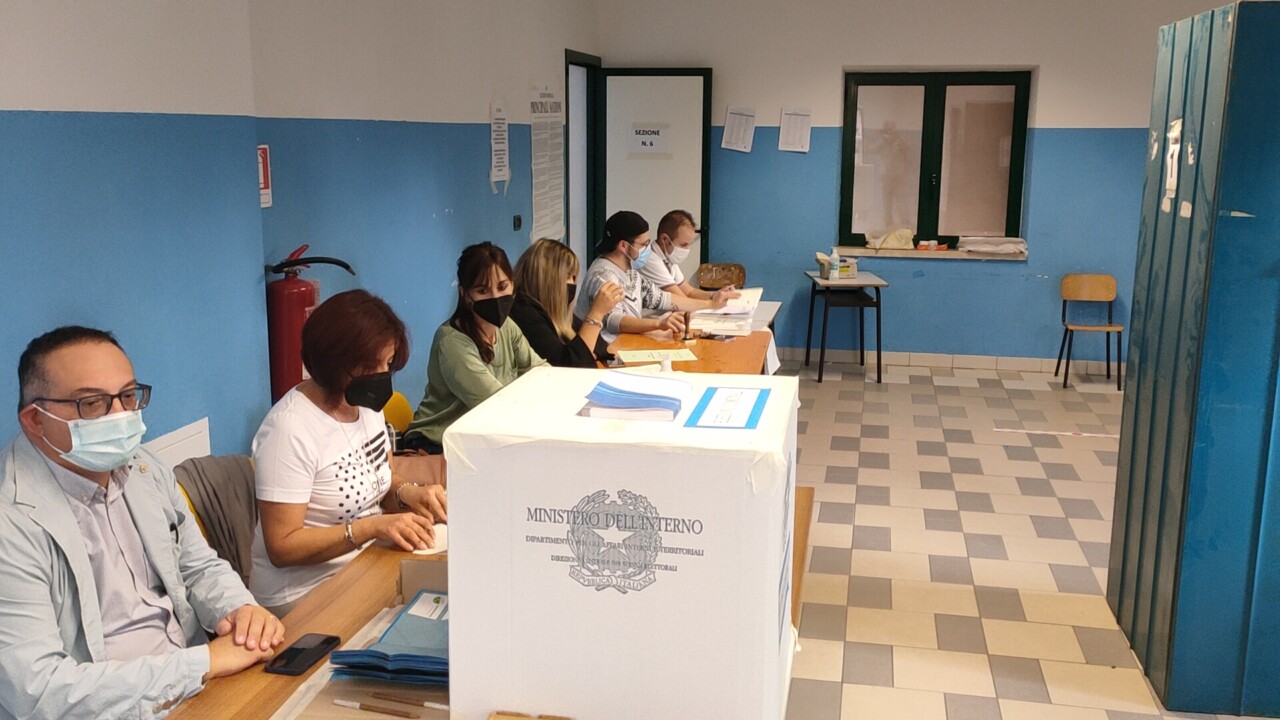 Elezioni Umbria chiusi i seggi in tutti i 12 Comuni, parte al conta dei voti