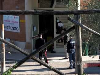 Allarme bomba al centro vaccinale di San Marco, polizia e artificieri sul posto
