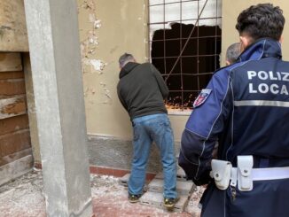 Polizia locale libera immobile disabitato, occupato abusivamente