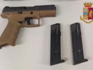 Aggredisce ferocemente coppia in un bar , aggressore aveva anche rivoltella