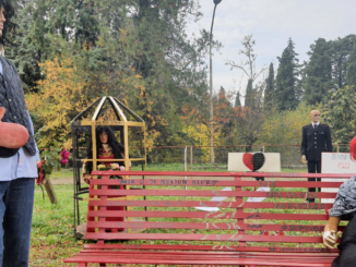 Inaugurata la Panchina Rossa a Collestrada