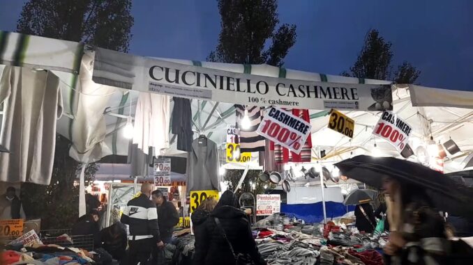Alla Fiera dei Morti di Perugia c'è uno stand che vende cashmere Cuciniello, ma...