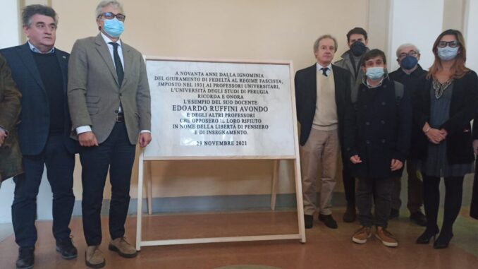 Unipg rappresentanti studenti marmo omaggio a Edoardo Ruffini Avondo