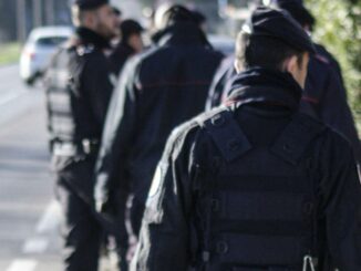 Droga: maxi blitz Palermo, spaccio a conduzione familiare e baby pusher