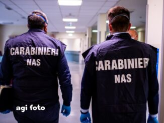 Senza vaccino e sospesi da Ordini, ma trovati al lavoro, denunciati