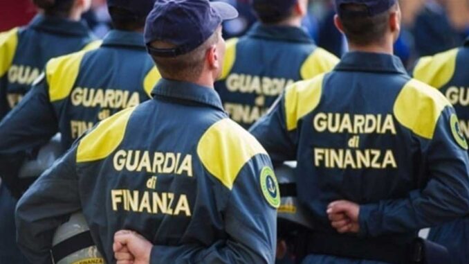 Operazione   no-vax free. Sgominata la banda dei green pass