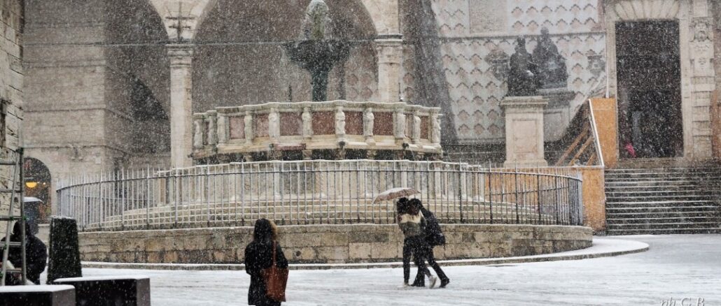 Nevica a Perugia, ecco i primi fiocchi di neve cadere nelle città umbre