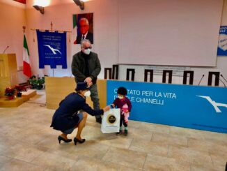 Polizia di Stato di Perugia in visita all'Ospedale e al Residence Chianelli per regalare ai piccoli degenti un sorriso e dei dolci natalizi.