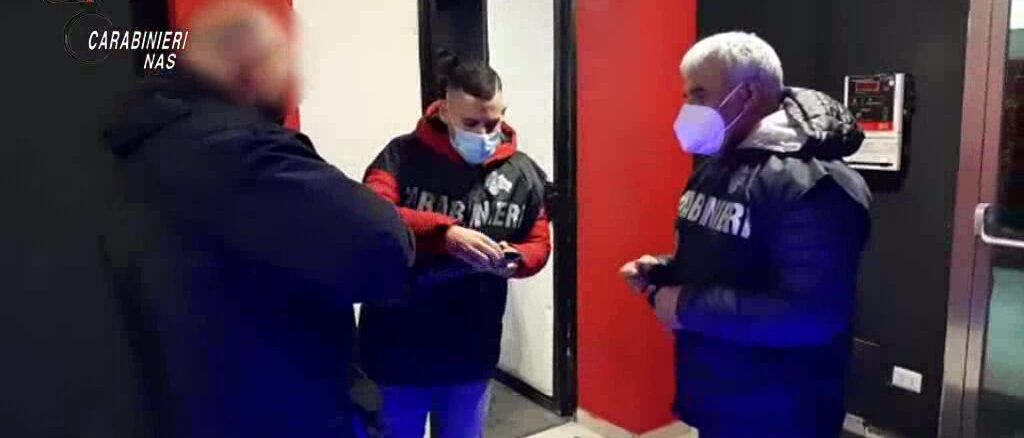 Utilizza un “green pass” intestato ad un suo amico, denunciato 18enne a Terni