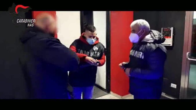 Utilizza un “green pass” intestato ad un suo amico, denunciato 18enne a Terni
