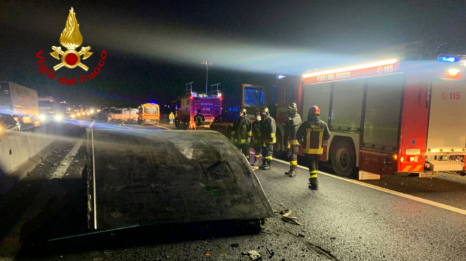 Incidente stradale in autostrada A1, coinvolti mezzo pesante e furgone. Due le persone rimaste ferite durante l'incidente