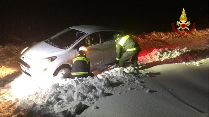 Famiglia di tre persone bloccata dalla neve valico Forca di Presta