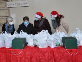 Pranzo di Natale, consegnati 120 cestini da asporto alle persone bisognose