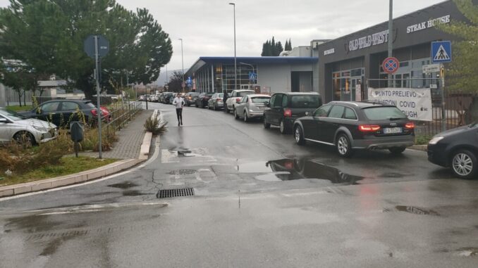 Caos a Terni per i tamponi drive through, vari i disagi per cittadini e automobilisti
