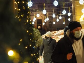 Obbligo mascherine all'aperto, anche a Perugia nel periodo natalizio