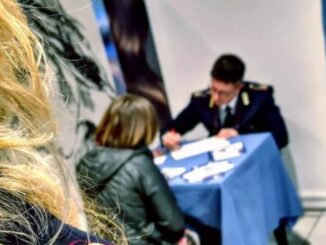 Minacce e insulti alla moglie, la poveretta trova aiuto e riparo nella Polizia di Stato
