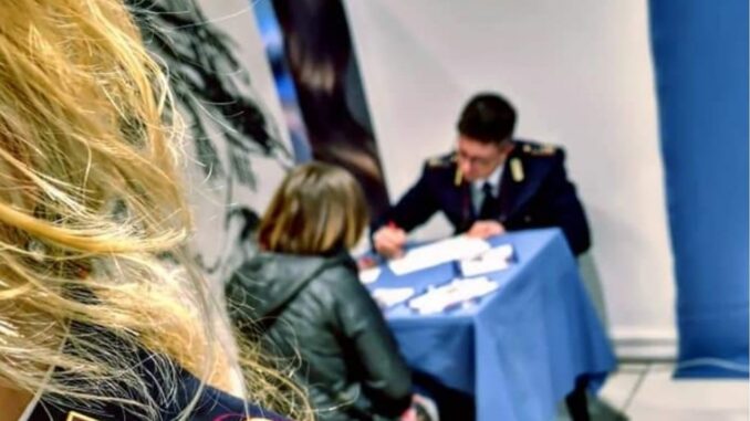 Minacce e insulti alla moglie, la poveretta trova aiuto e riparo nella Polizia di Stato