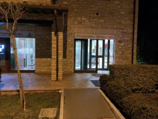 Rapina in banca ad Assisi, legano i dipendenti e scappano con 100 mila euro