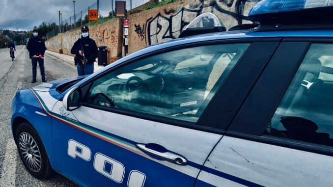 Spacca in testa bottiglia a una donna arrestata 27enne lesioni aggravate
