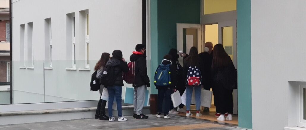 Covid: per le scuole, doppio livello misure in base a epidemiologia 