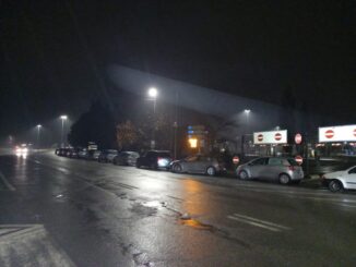 Attesa di tamponi, fila auto all'alba a Pian di Massiano, assessore Merli sul posto