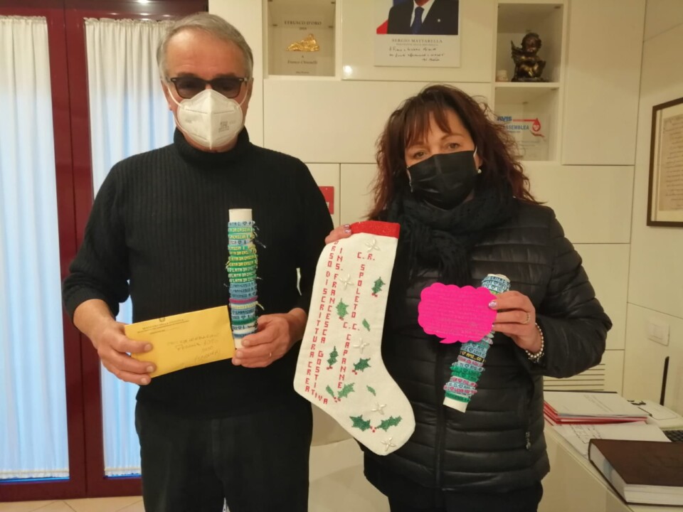 Dalle detenute di Spoleto e Perugia doni per i bimbi del Chianelli