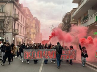 Di scuola e lavoro non di deve morire, centinaia di studenti in piazza