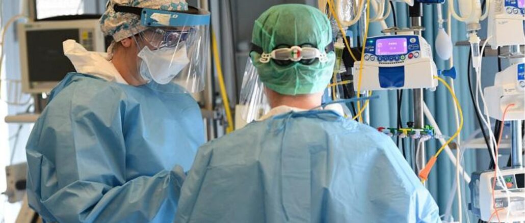 Anziani morti per covid, badante indagata per omicidio colposo