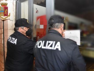 Lavora nel bar senza green pass, la polizia chiude locale ad Assisi